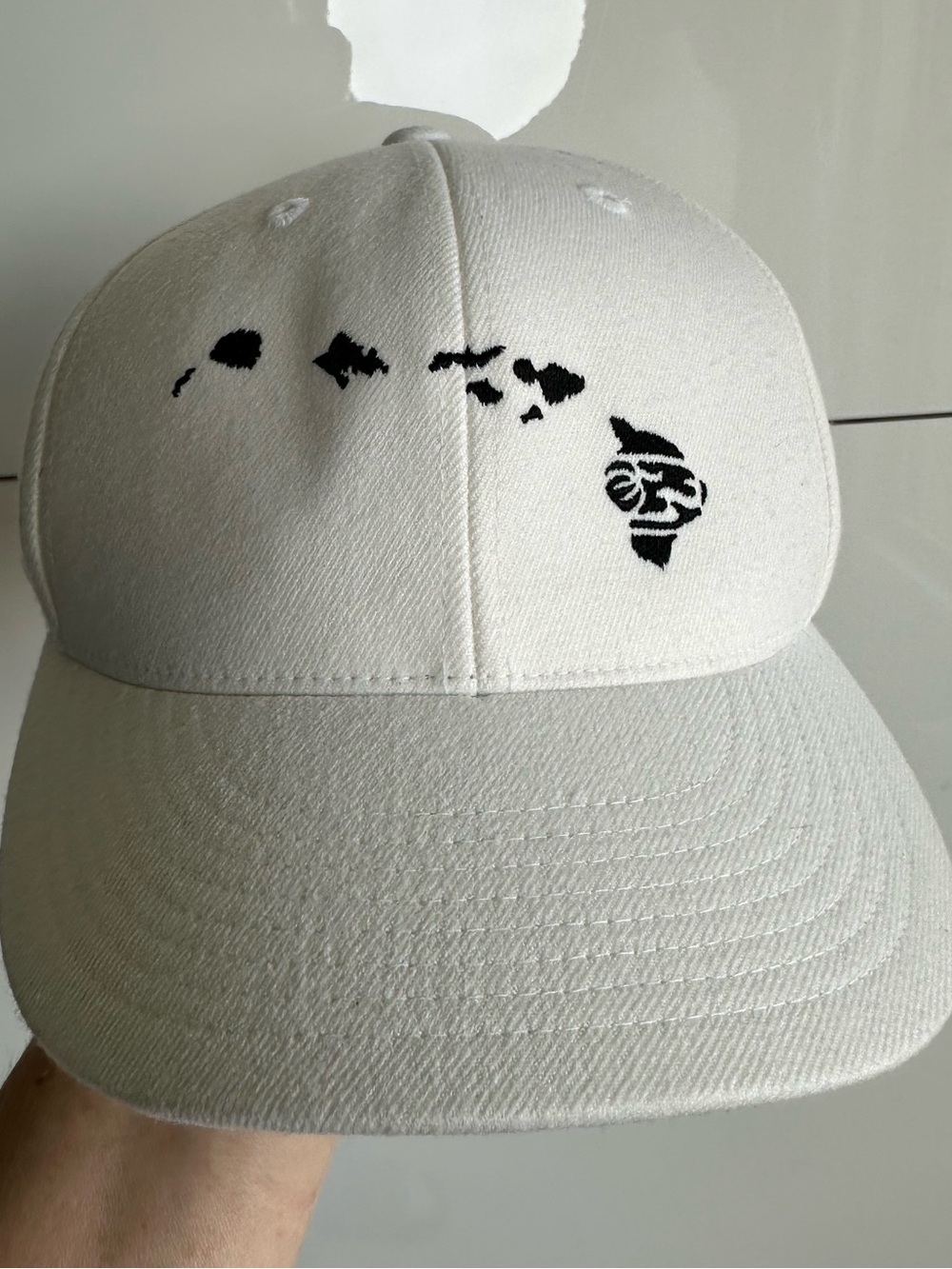 210 Fitted Hawaiian Islands Hat Cap White Black Size 7 1/4- 7 5/8 Hawaii